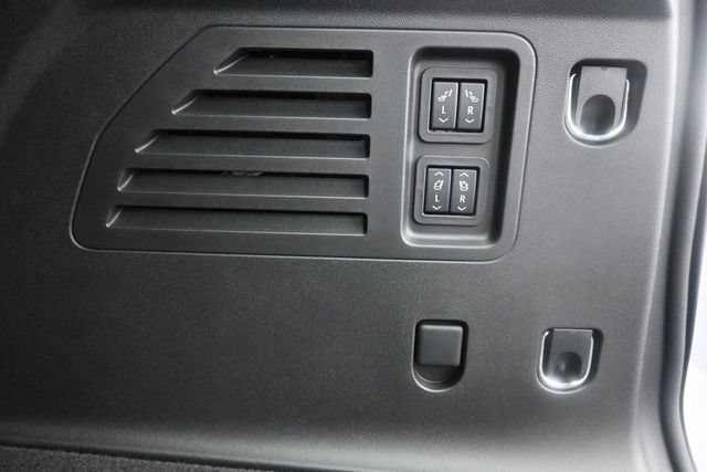 Used 2026 Chevrolet Traverse RS FWD image 24