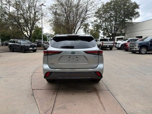 Used 2024 Toyota Highlander Limited AWD/4WD image 6