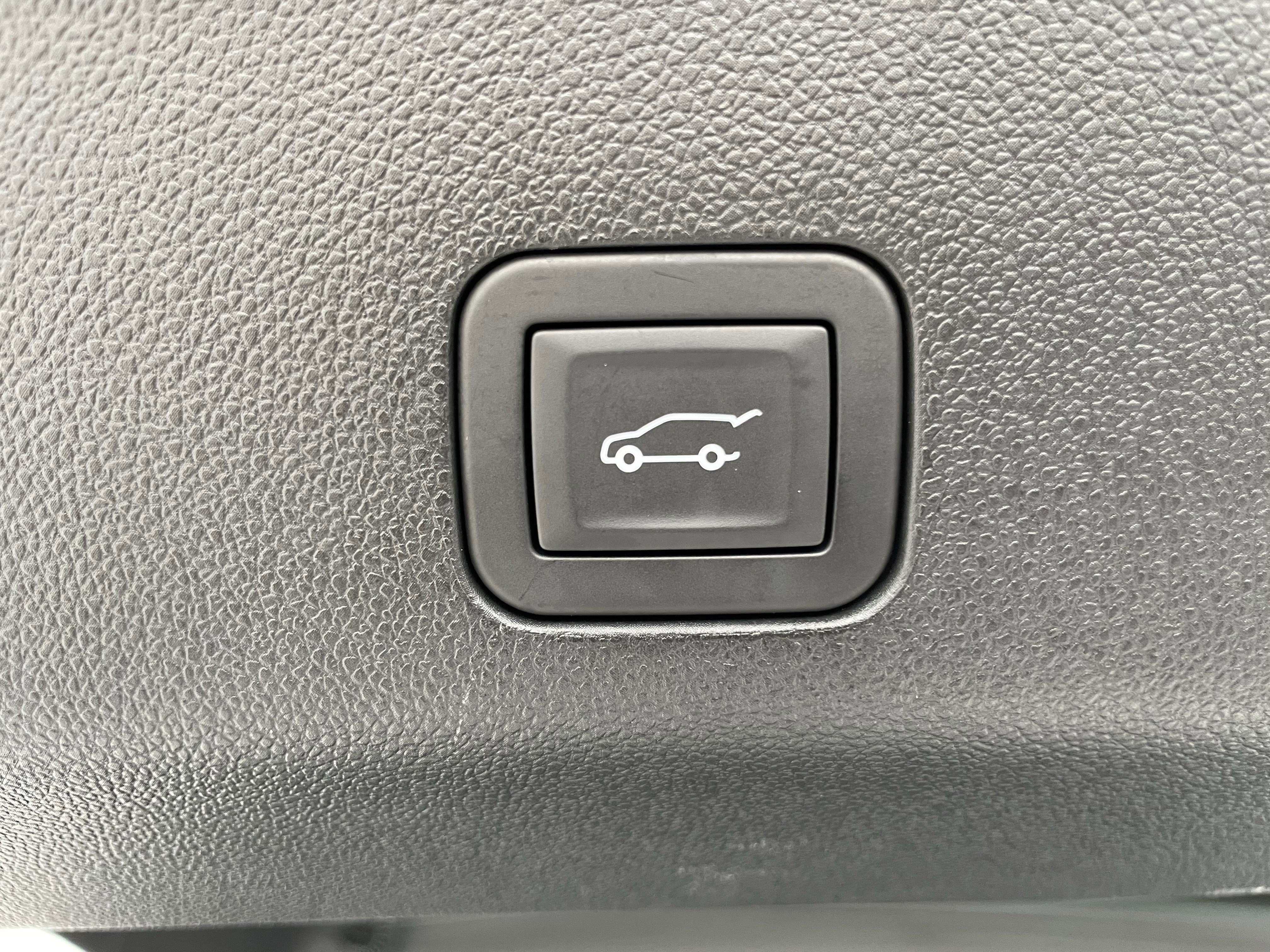 Used 2025 Cadillac Escalade ESV Sport Platinum image 42