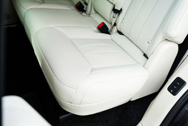 Used 2025 Land Rover Range Rover Long Wheelbase SE image 50