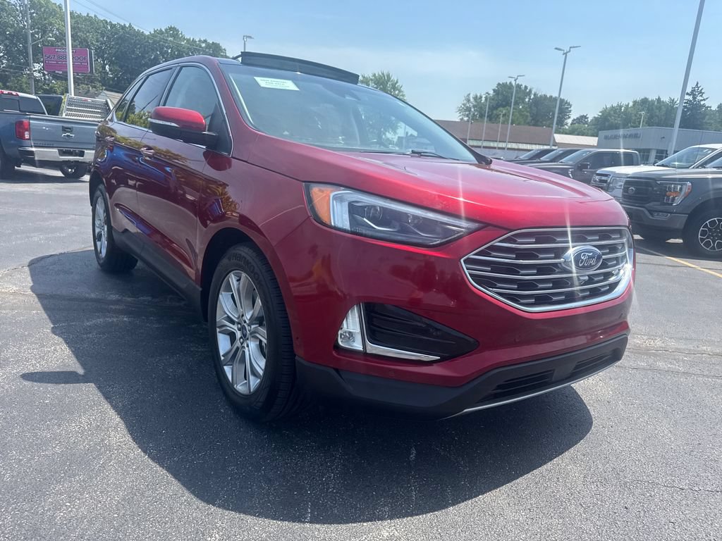 Used 2019 Ford Edge Titanium w/ Equipment Group 301A AWD/4WD image 3