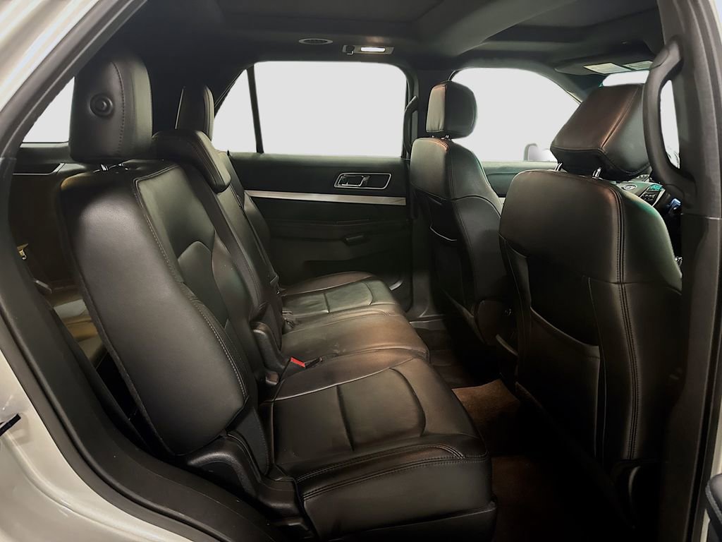 Used 2016 Ford Explorer XLT w/ Equipment Group 202A image 34