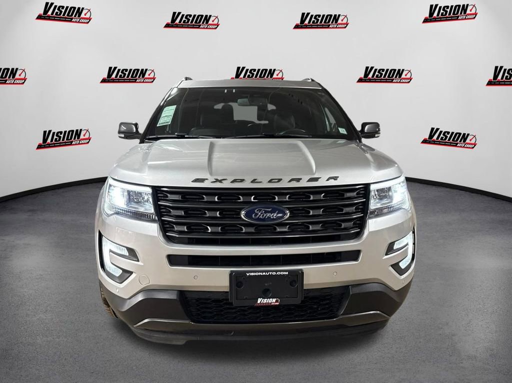 Used 2017 Ford Explorer XLT w/ Equipment Group 202A image 2