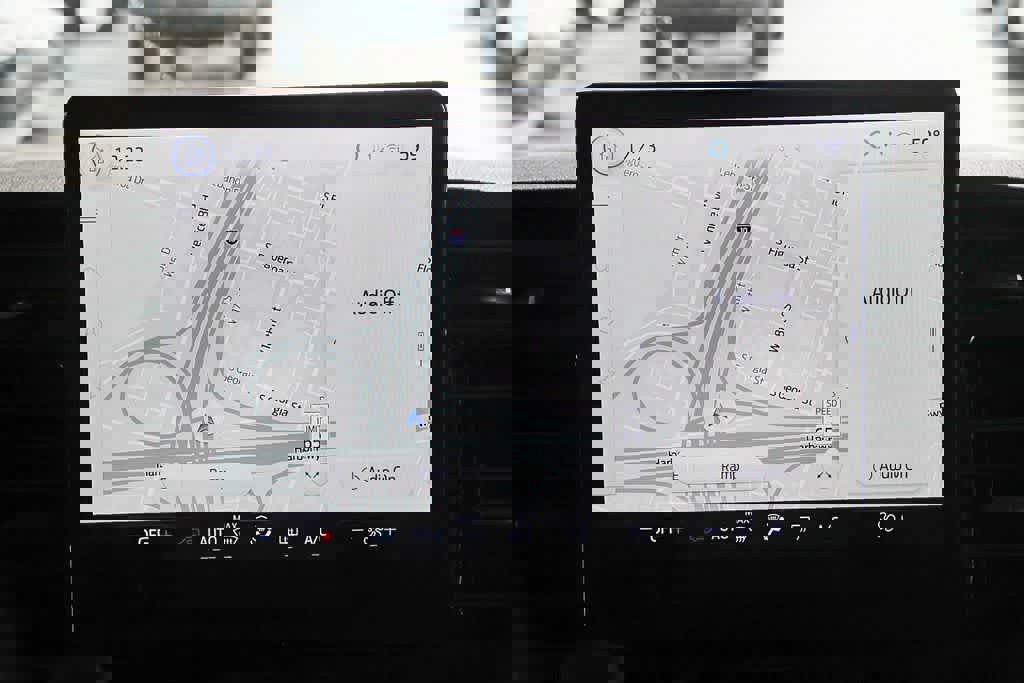 Used 2023 Ford Transit 350 XLT image 13