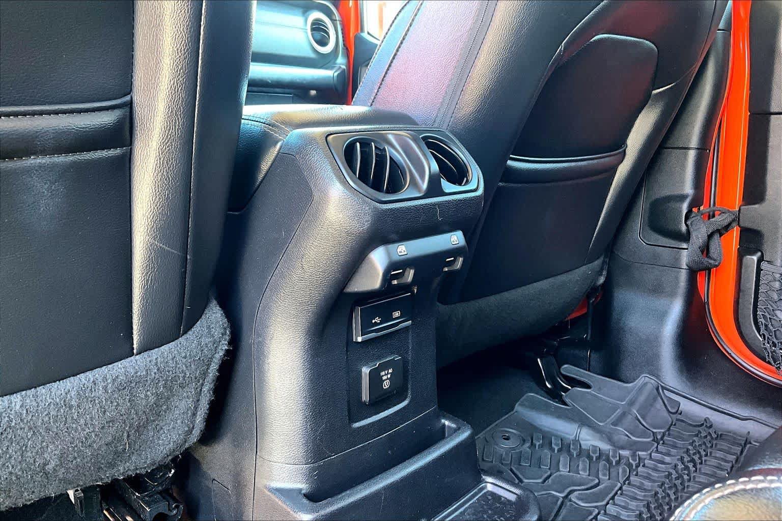 Used 2018 Jeep Wrangler Unlimited Sahara AWD/4WD image 36