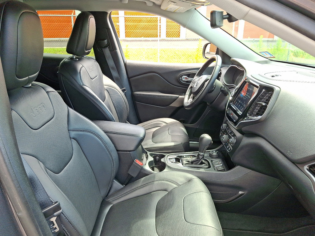 Used 2020 Jeep Cherokee Limited image 12