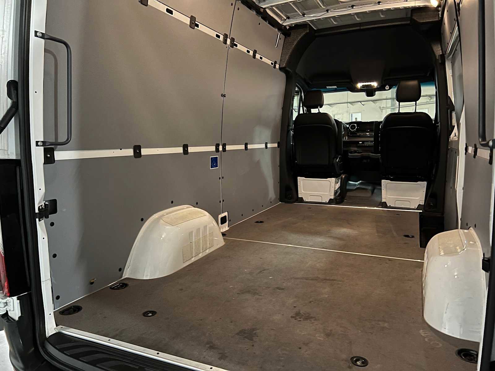 Used 2025 Mercedes-Benz Sprinter 2500 image 19