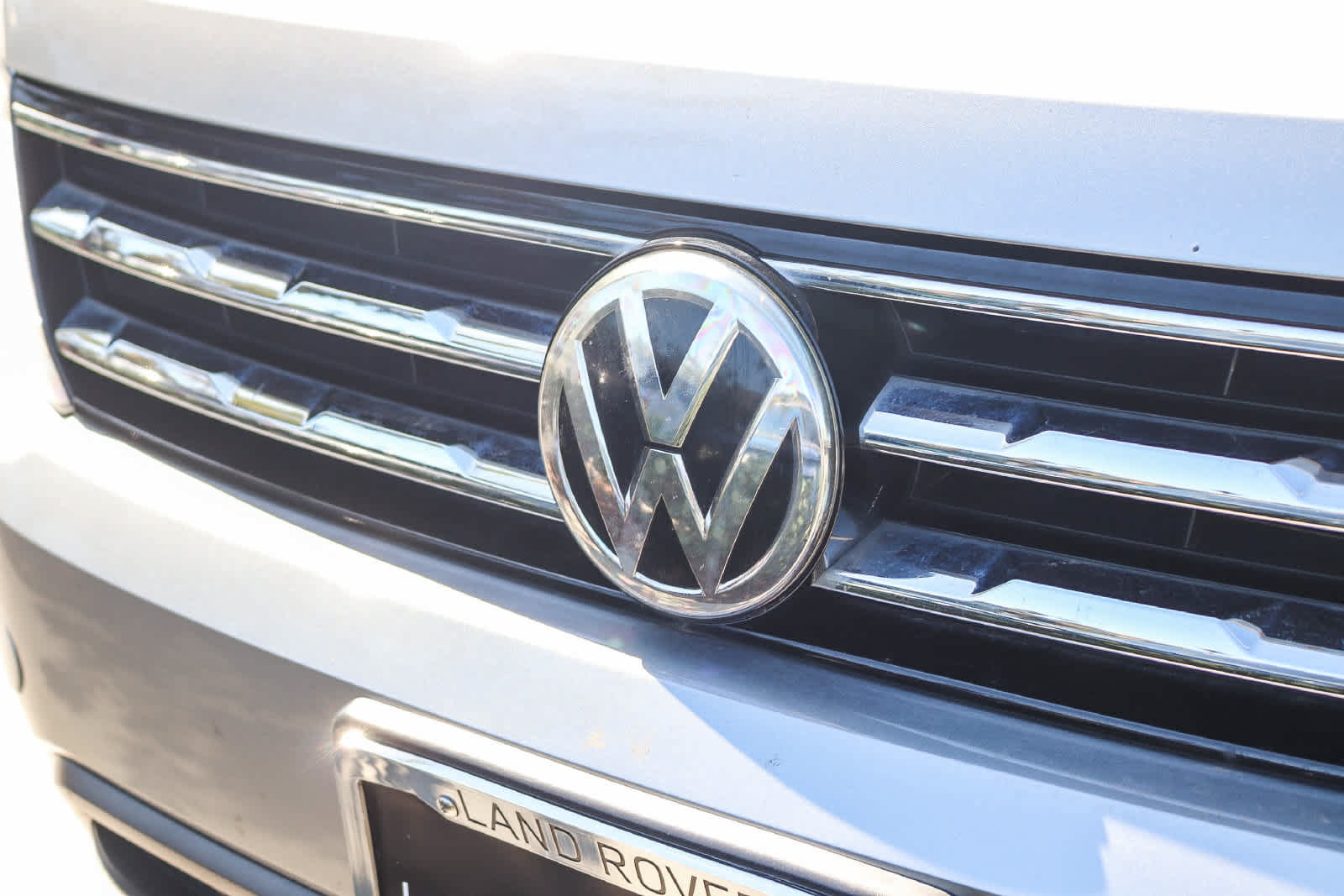 Used 2020 Volkswagen Tiguan SE w/ Panoramic Sunroof Package AWD/4WD image 11