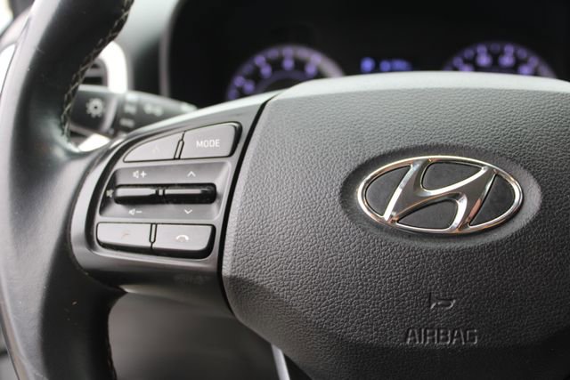 Used 2022 Hyundai Venue Limited image 17