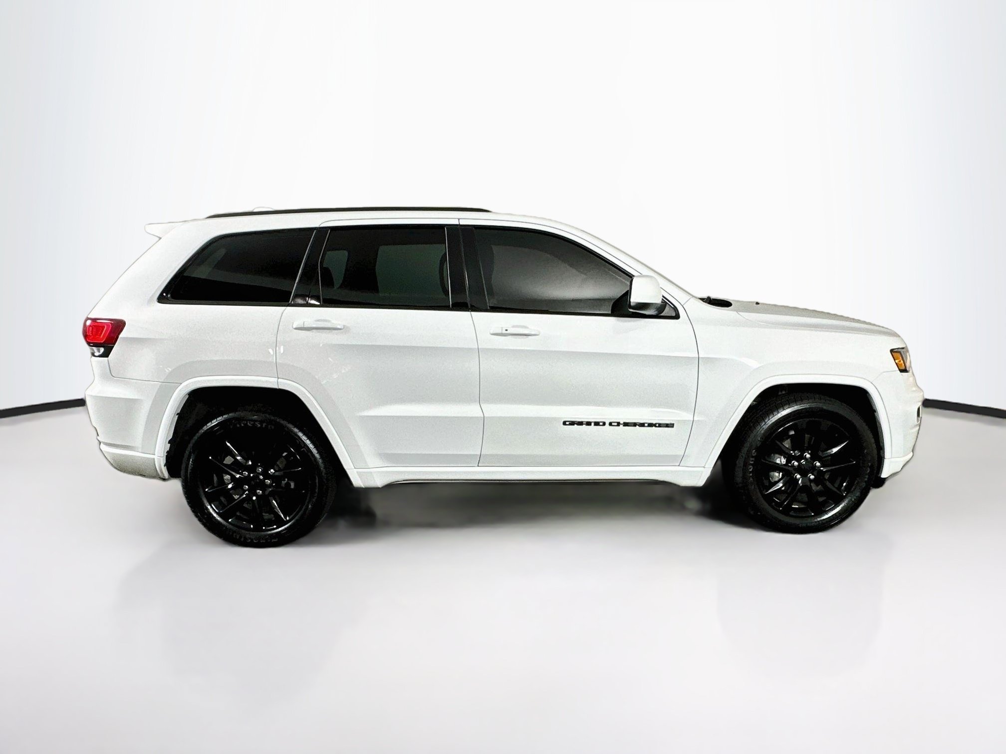Used 2019 Jeep Grand Cherokee Altitude RWD image 10