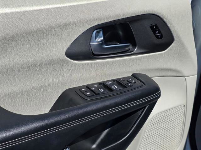 Certified 2023 Chrysler Pacifica Touring-L FWD image 14