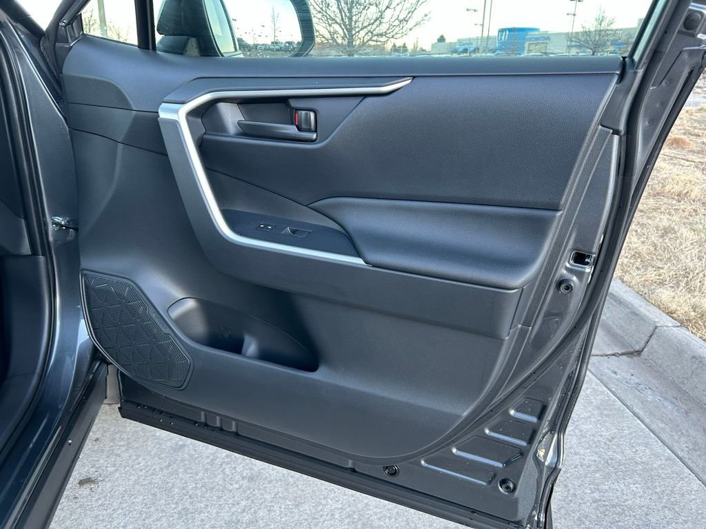 Used 2025 Toyota RAV4 LE image 32