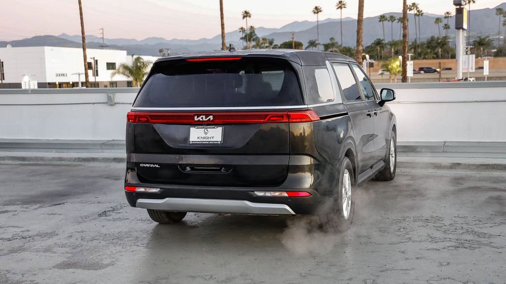 Used 2024 Kia Carnival LX image 9