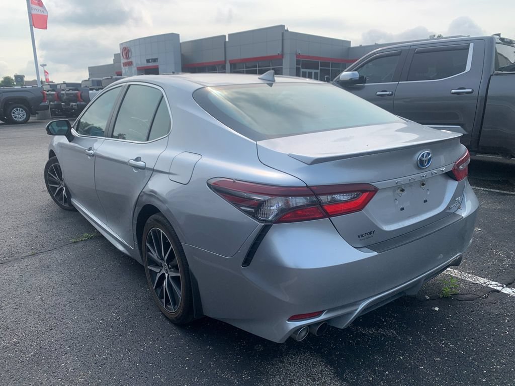 Used 2022 Toyota Camry SE w/ Cold Weather Package FWD image 4