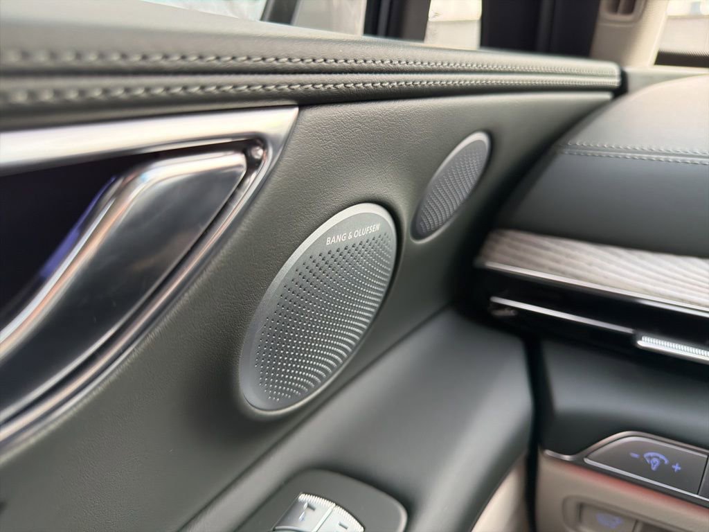 Used 2025 Genesis GV80 2.5T Prestige image 21