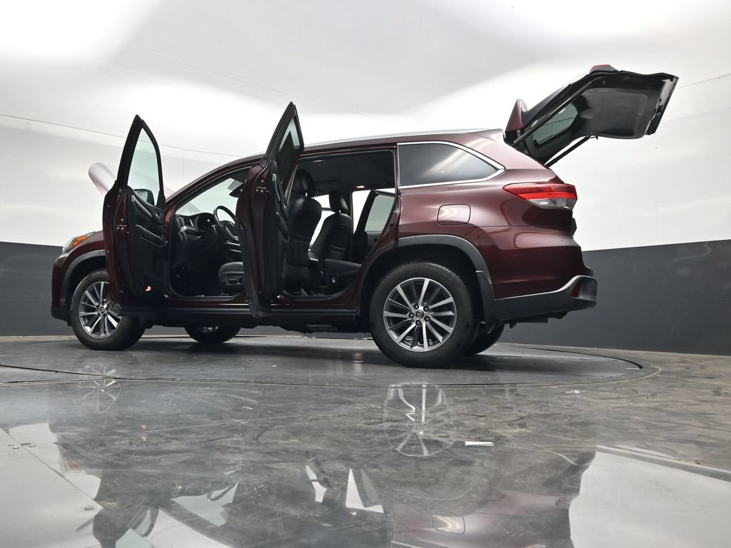 Used 2019 Toyota Highlander XLE AWD/4WD image 49
