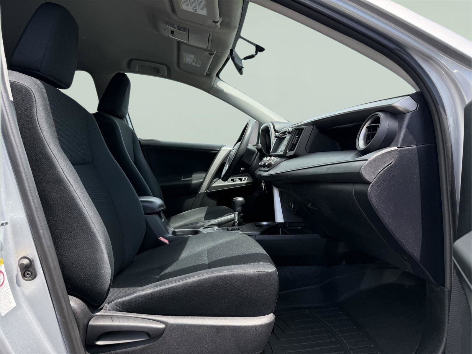 Used 2016 Toyota RAV4 LE AWD/4WD image 20