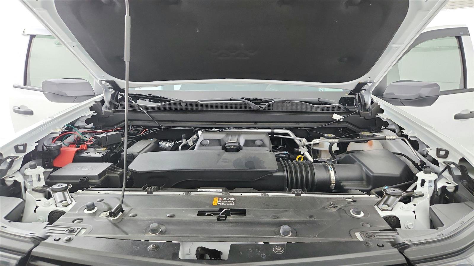 Used 2025 Chevrolet Colorado Trail Boss AWD/4WD image 32