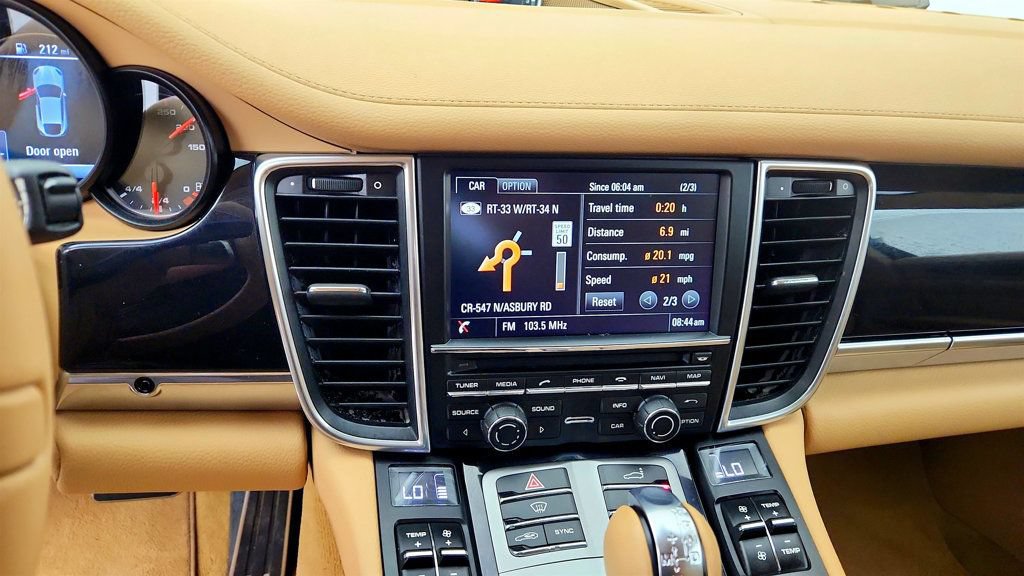 Used 2016 Porsche Panamera 4 Edition AWD/4WD image 18