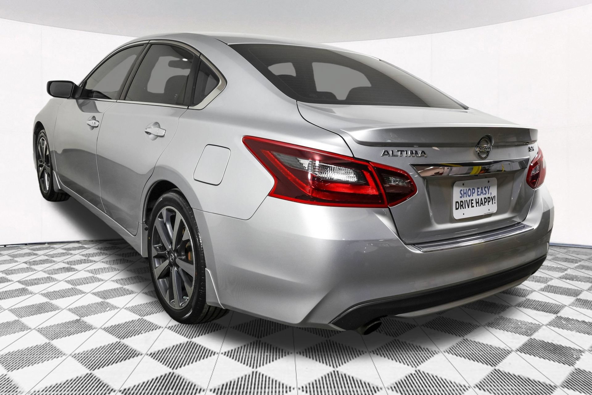 Used 2017 Nissan Altima 2.5 SR FWD image 16
