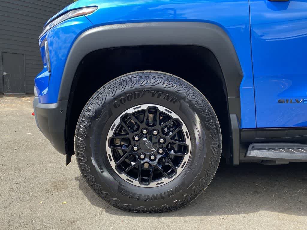 Used 2026 Chevrolet Silverado EV Trail Boss AWD/4WD image 11