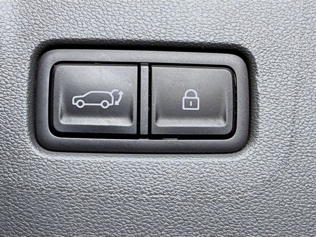 Used 2025 Hyundai Santa Fe SE image 28