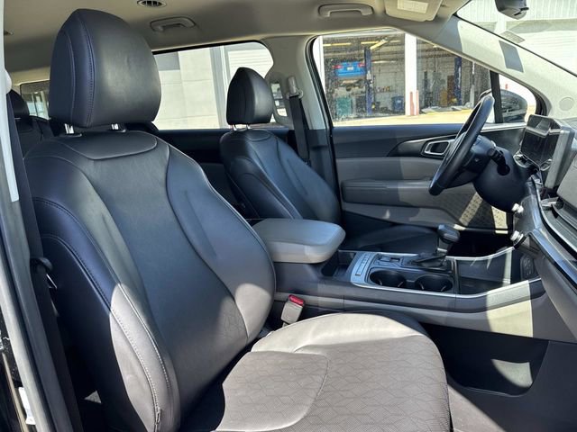 Used 2025 Kia Carnival image 15