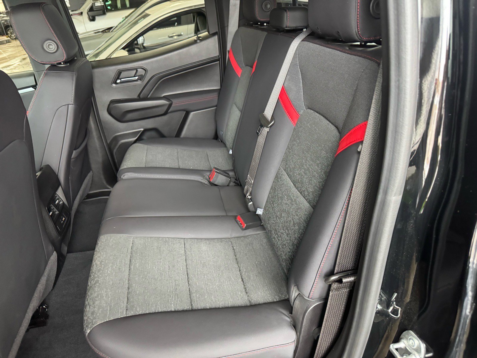 Used 2024 Chevrolet Colorado Z71 w/ Z71 Convenience Package 2 image 10