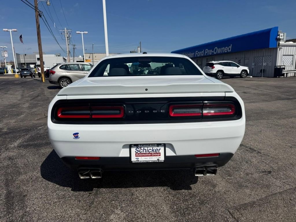 Used 2019 Dodge Challenger SXT image 8