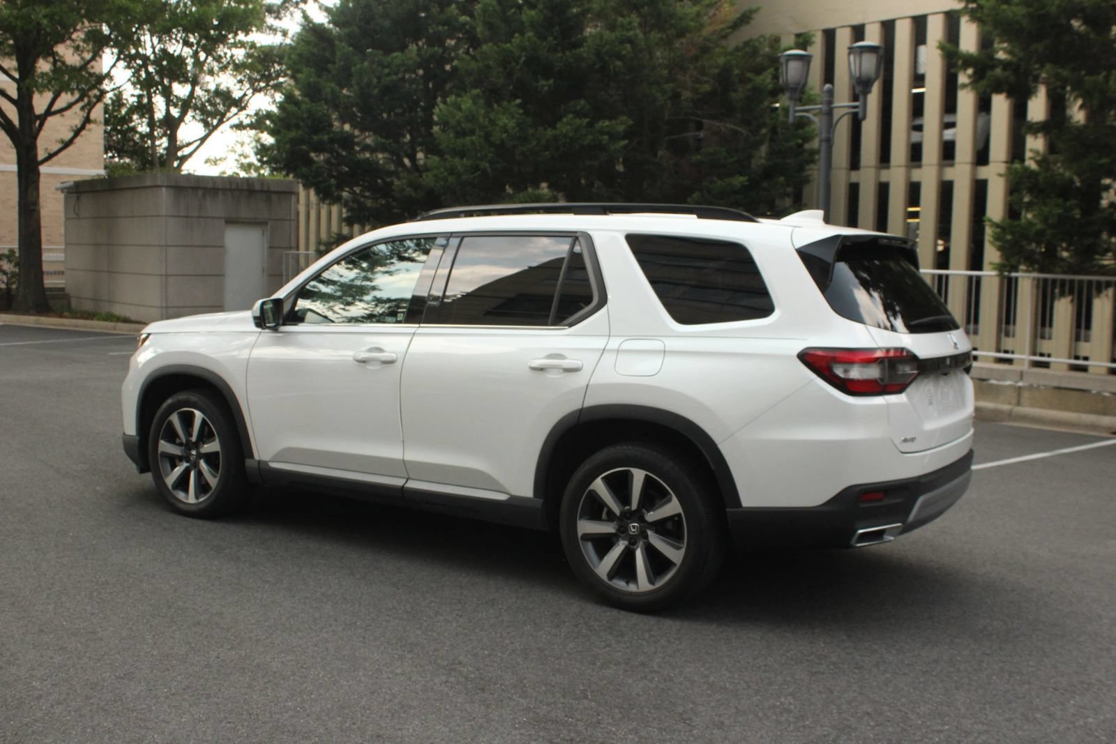 Used 2023 Honda Pilot Elite image 9