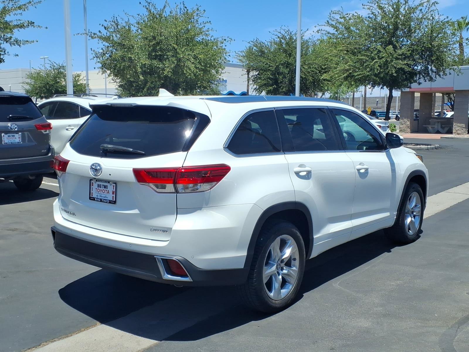 Used 2018 Toyota Highlander Limited FWD image 4