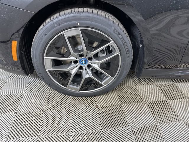 Used 2024 BMW i5 eDrive40i w/ Premium Package image 15