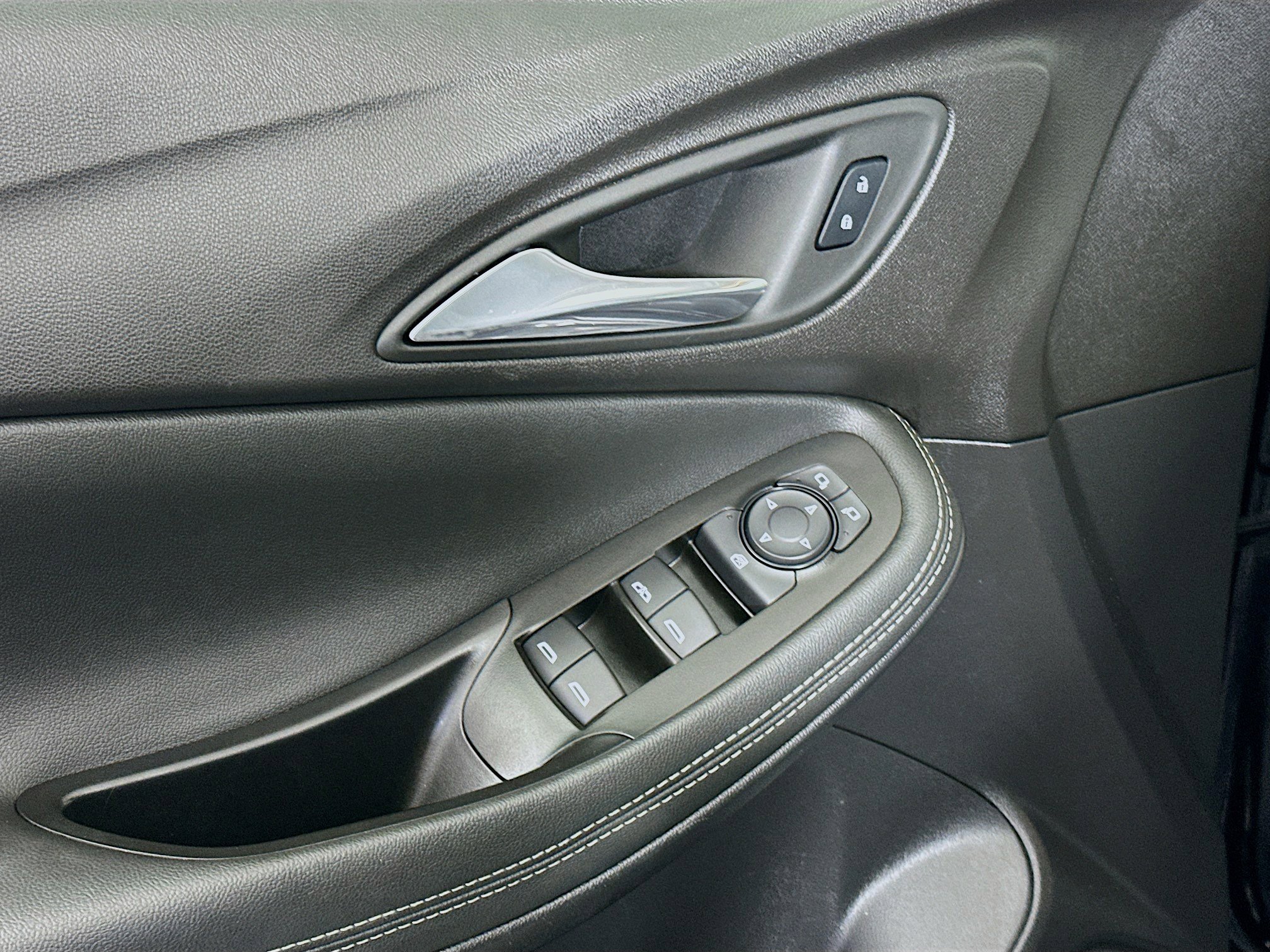 Used 2024 Buick Encore GX Sport Touring image 15