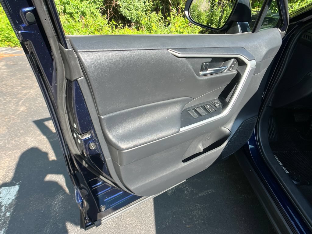 Used 2019 Toyota RAV4 XLE Premium w/ Cold Weather Package AWD/4WD image 11