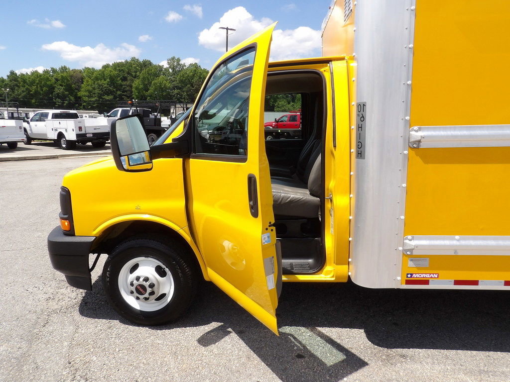Used 2017 GMC Savana 3500 Extended RWD image 13