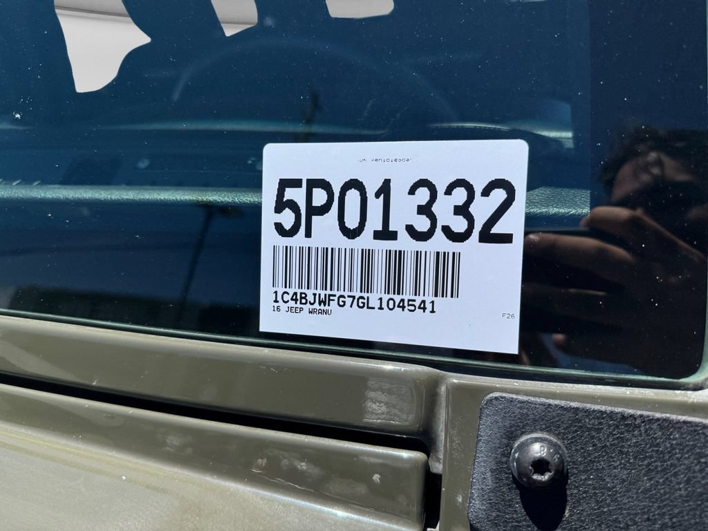 Used 2016 Jeep Wrangler Unlimited Rubicon w/ Connectivity Group AWD/4WD image 34