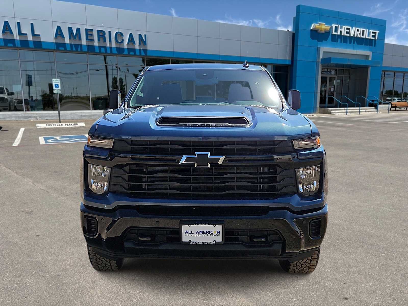 Used 2026 Chevrolet Silverado 2500 Custom w/ Custom Value Package AWD/4WD video 3