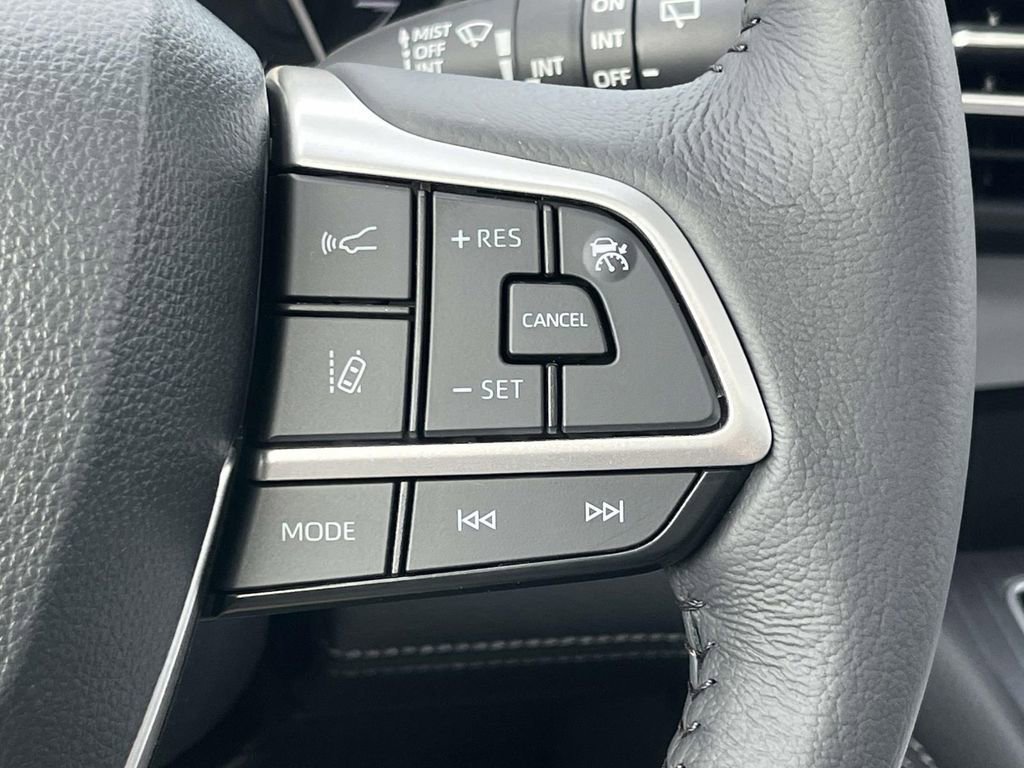 New 2026 Toyota Sienna XLE image 18