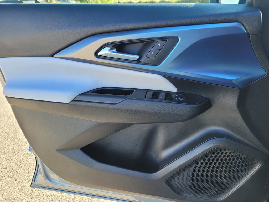 New 2026 Chevrolet Equinox EV LT image 24