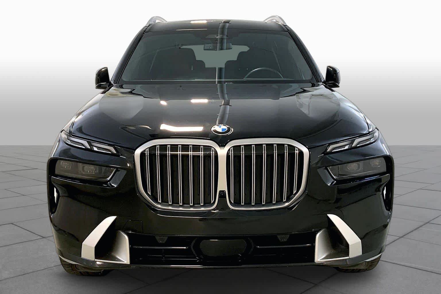 Used 2025 BMW X7 xDrive40i w/ Executive Package AWD/4WD image 3