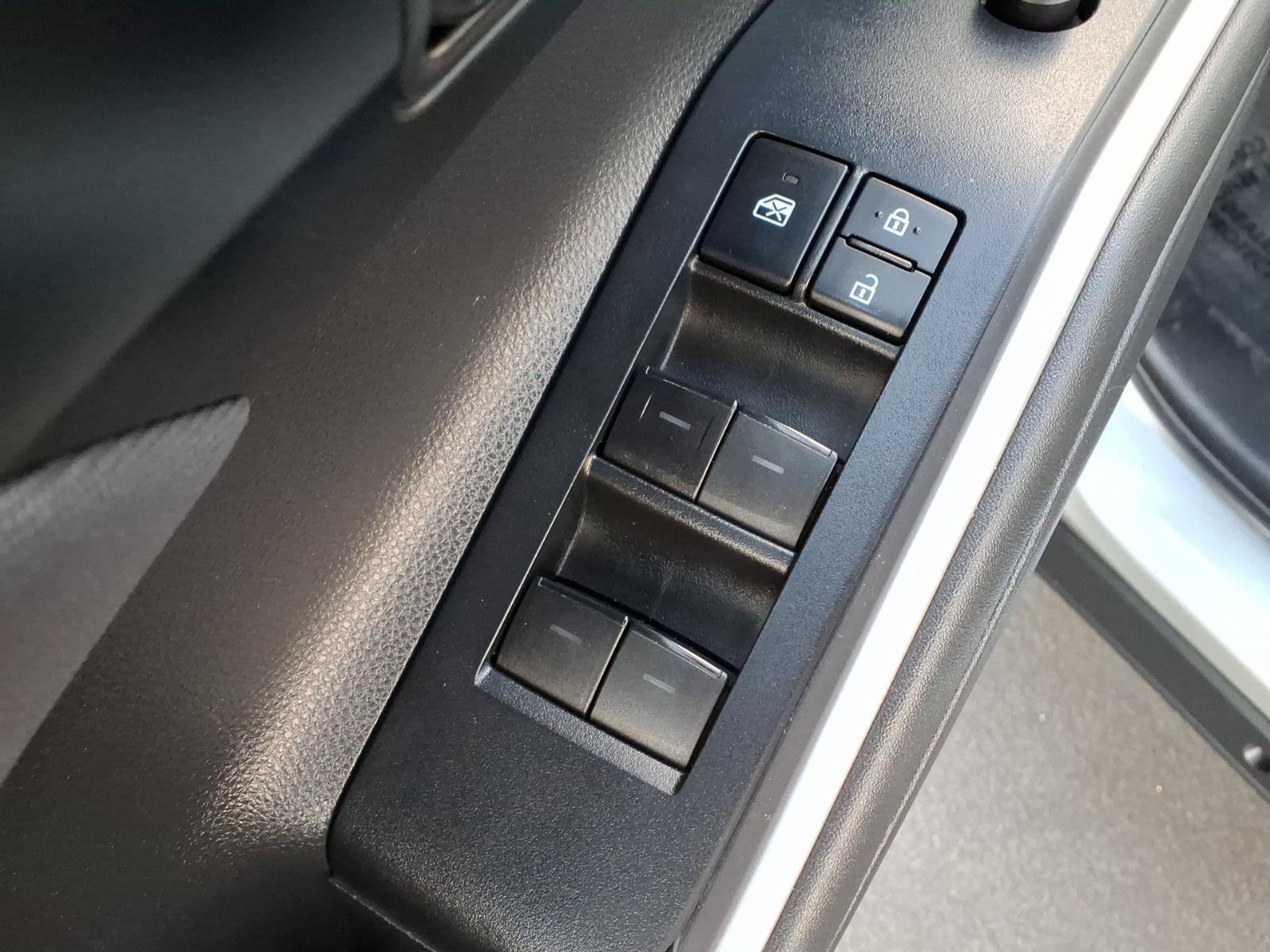 Certified 2020 Toyota Highlander L FWD image 14
