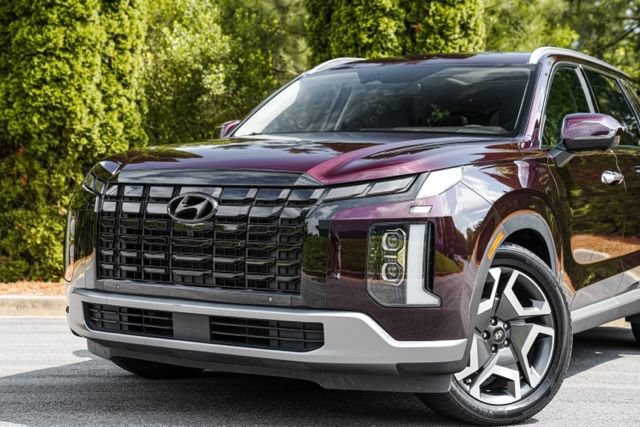 Used 2023 Hyundai Palisade Limited FWD image 2