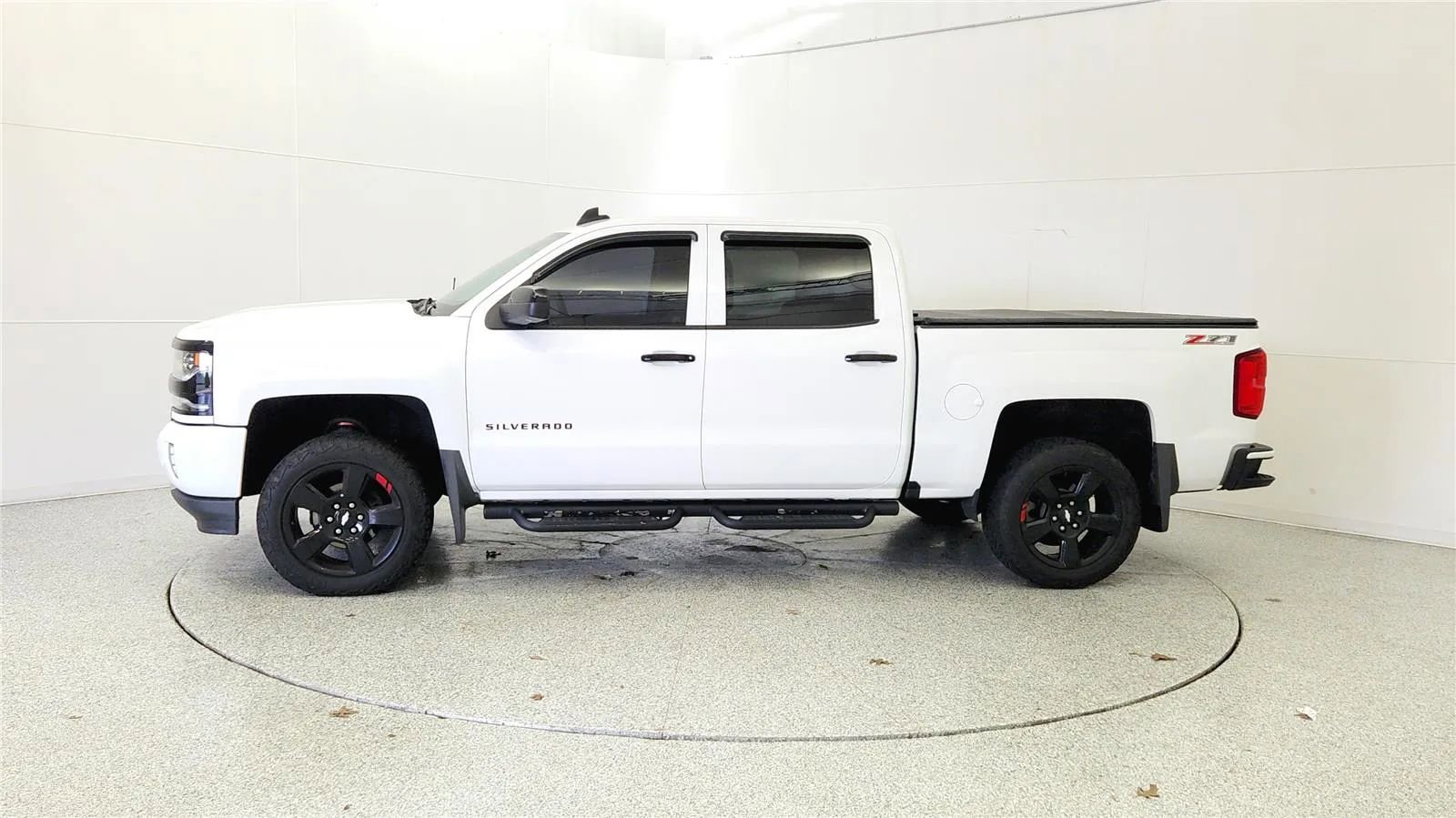 Used 2017 Chevrolet Silverado 1500 LTZ Z71 w/ Redline Edition image 4