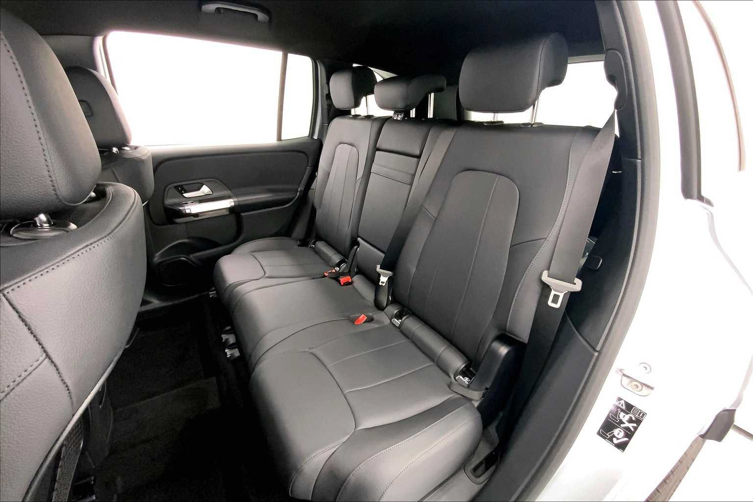 Used 2026 Mercedes-Benz GLB 250 image 6