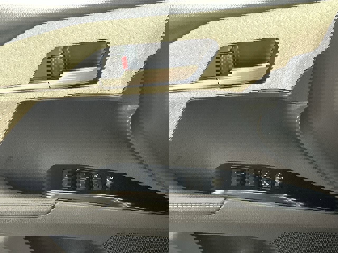 Used 2025 Toyota Camry XLE image 18