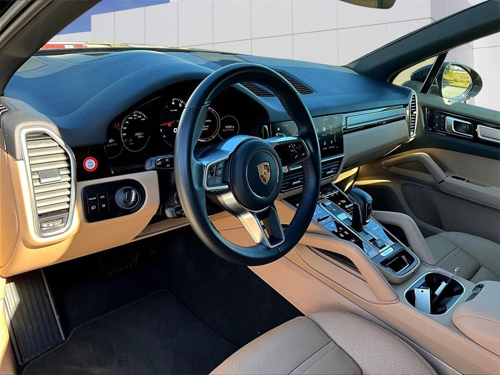 Used 2023 Porsche Cayenne Platinum Edition image 4