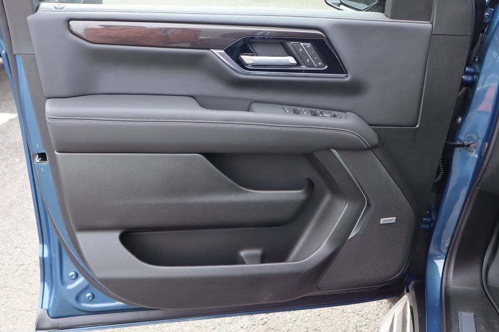 New 2026 GMC Yukon XL Elevation w/ LPO, Floor Liner Package AWD/4WD image 10