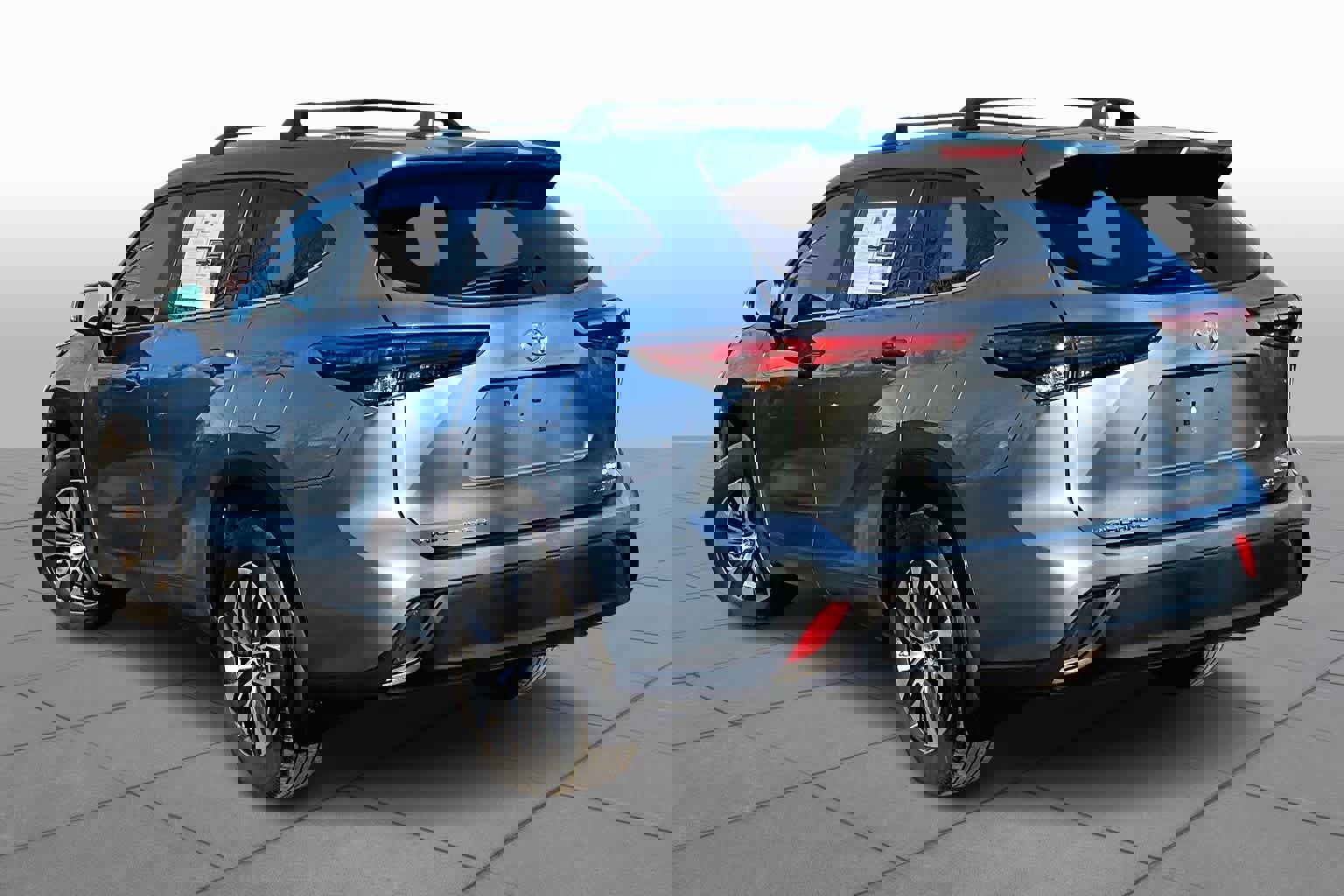 Used 2023 Toyota Highlander XLE image 12