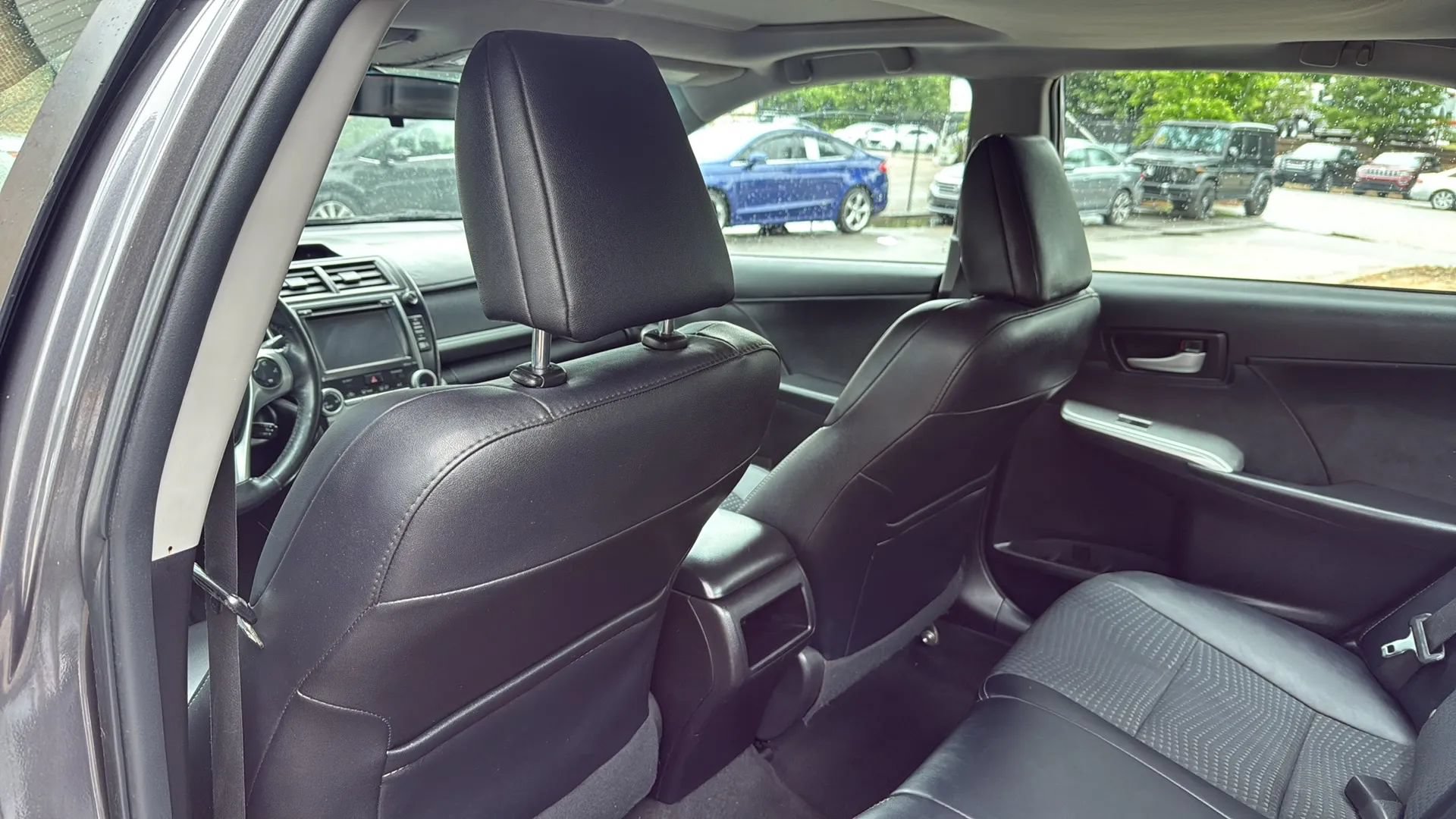 Used 2014 Toyota Camry SE w/ Moonroof Package FWD image 14