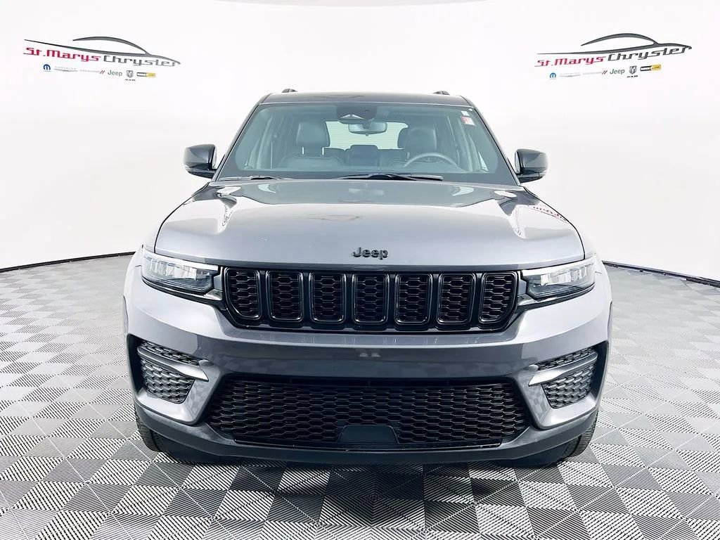 Used 2024 Jeep Grand Cherokee Altitude AWD/4WD image 3